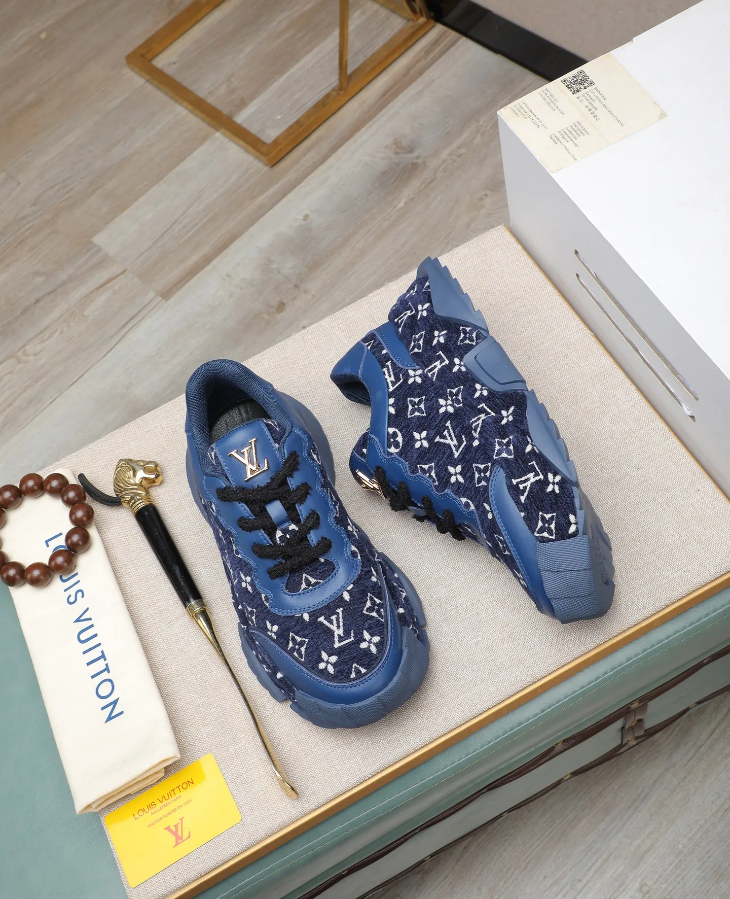 Men's shoes 💰600 LV are novel and fashionable, and the uppers are made of imported cowhide + LV special materials! Super trendy design! It’s eye-catching! The leather is soft, delicate, shiny and translucent, showing the ultimate in pure handcraftsmanship, and the mesh is soft, comfortable and breathable! Size: 39-44 (38 45 customized)